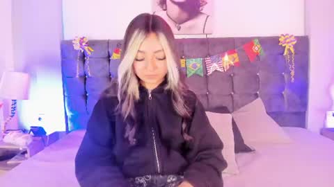 Snapshot of destello_xxx chatting on July 5, 6:15 pm Destello online show from July 5, 6:15 pm