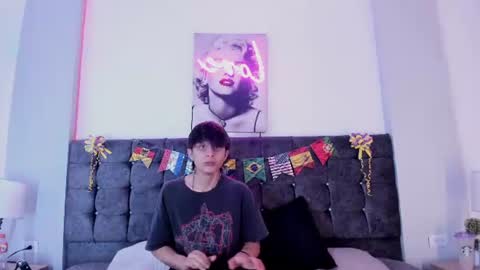 Snapshot of destello_xxx chatting on July 10, 8:11 pm Destello online show from July 10, 8:11 pm