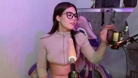 Snapshot of destinya_ chatting on May 25, 11:05 am destinya_ online show from May 25, 11:05 am