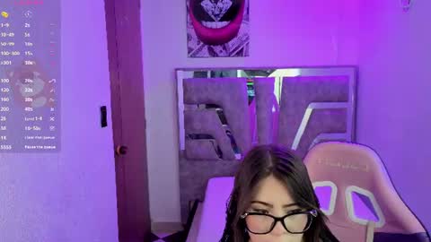 destinya_ online show from July 10, 10:18 am