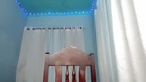 Snapshot of destinyroxie chatting on December 10, 3:41 am ROXIE  online show from December 10, 3:41 am