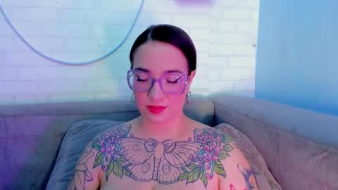 Snapshot of deva_blue chatting on March 5, 3:29 am Deva Blue online show from March 5, 3:29 am