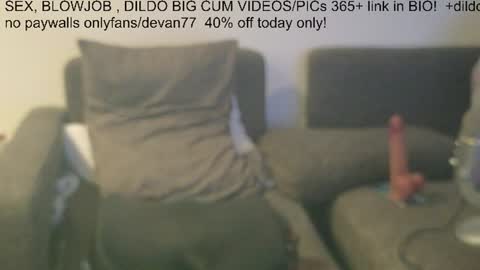 Snapshot of devantheplug chatting on July 30, 8:35 am Devan online show from July 30, 8:35 am