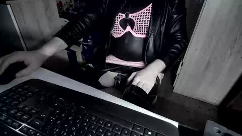 Snapshot of devbi1984 chatting on February 3, 7:51 am devbi1984 online show from February 3, 7:51 am