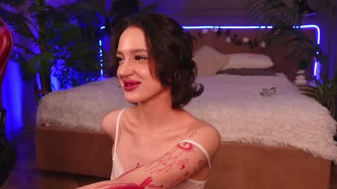 devilinee online show from November 16, 6:19 am