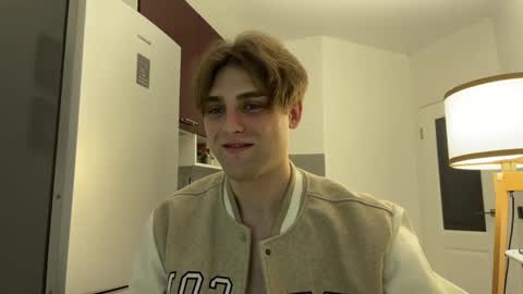 Snapshot of devilnut1 chatting on December 20, 6:50 am devilnut1 online show from December 20, 6:50 am