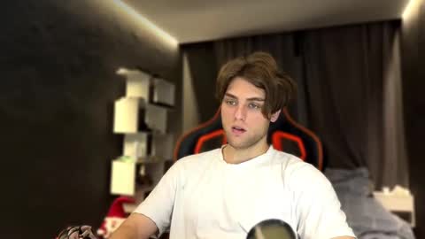 Snapshot of devilnut1 chatting on November 9, 5:28 am devilnut1 online show from November 9, 5:28 am