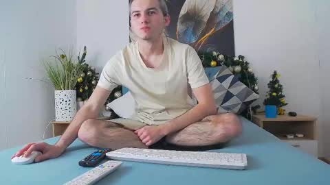 devin_ho online show from December 8, 1:25 pm