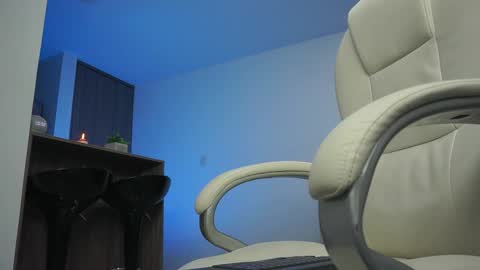 Devin Hunter online show from December 14, 3:51 am