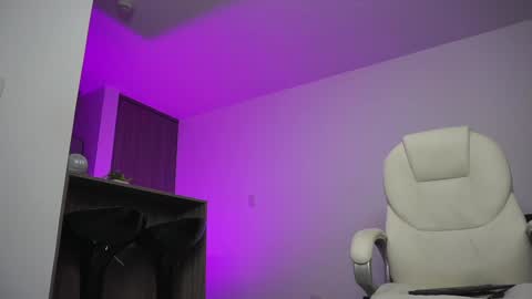 Devin Hunter online show from December 17, 9:17 am