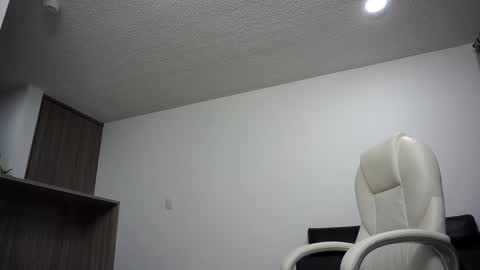 Devin Hunter online show from January 8, 3:51 am