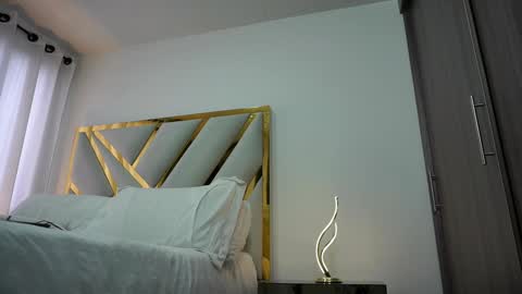 Devin Hunter online show from February 5, 9:50 pm