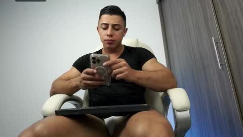 Snapshot of devin_hunter chatting on January 18, 11:52 pm Devin Hunter online show from January 18, 11:52 pm