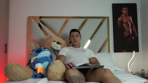 Snapshot of devin_hunter chatting on February 7, 1:53 am Devin Hunter online show from February 7, 1:53 am