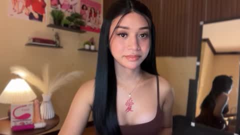 Snapshot of devine_goddessx chatting on December 22, 10:12 am Devine Greyson online show from December 22, 10:12 am