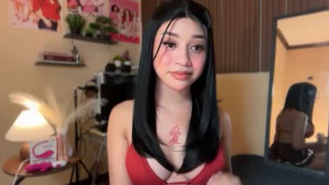 Snapshot of devine_goddessx chatting on February 13, 4:03 pm Devine Greyson online show from February 13, 4:03 pm