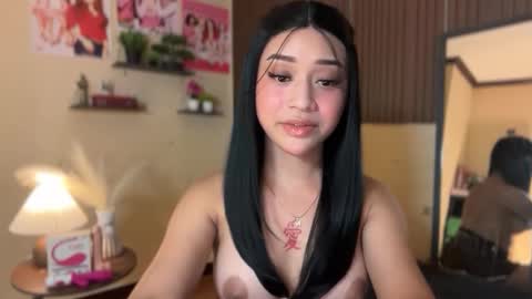 Snapshot of devine_goddessx chatting on April 6, 3:24 pm Devine Greyson online show from April 6, 3:24 pm
