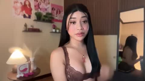 Snapshot of devine_goddessx chatting on April 11, 12:09 pm Devine Greyson online show from April 11, 12:09 pm