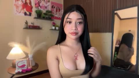 Snapshot of devine_goddessx chatting on April 13, 12:21 pm Devine Greyson online show from April 13, 12:21 pm