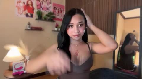 Snapshot of devine_goddessx chatting on May 10, 3:01 am Devine Greyson online show from May 10, 3:01 am