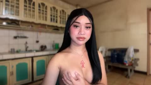 Snapshot of devine_goddessx chatting on July 29, 5:22 pm Devine Greyson online show from July 29, 5:22 pm