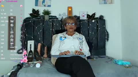 Devora online show from December 5, 7:21 pm