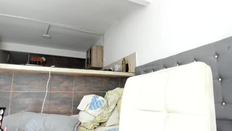 thumb up me please its important online show from January 10, 9:30 pm