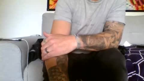 Snapshot of deydey83 chatting on December 23, 1:36 am deydey83 online show from December 23, 1:36 am