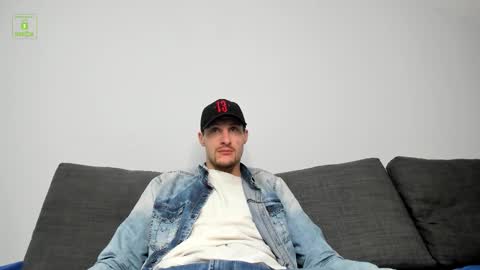 Snapshot of deymond_russo chatting on February 22, 5:22 pm deymond_russo online show from February 22, 5:22 pm