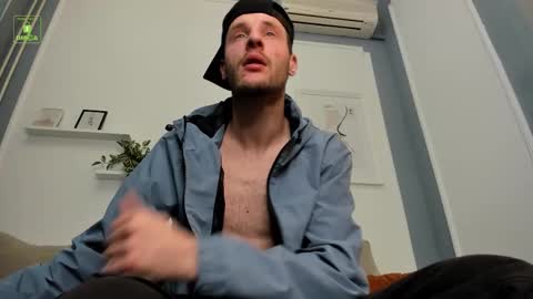 Snapshot of deymond_russo chatting on February 27, 5:46 pm deymond_russo online show from February 27, 5:46 pm