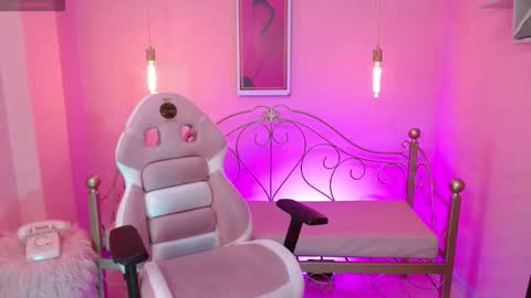 Snapshot of dhalton_x chatting on February 7, 4:05 am Dhalton online show from February 7, 4:05 am