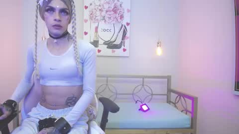 Snapshot of dhalton_x chatting on February 12, 10:05 pm Dhalton online show from February 12, 10:05 pm