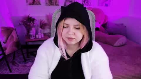 Dia online show from February 18, 7:43 pm