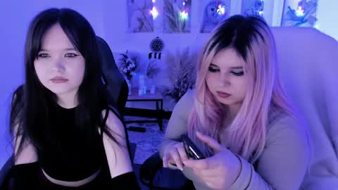 Dia online show from April 8, 8:42 pm