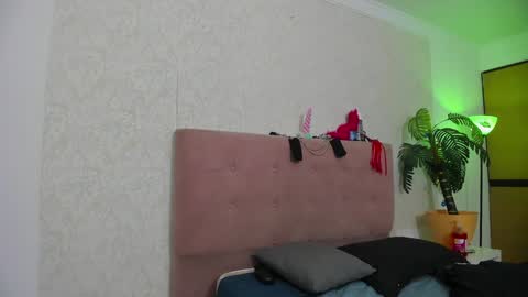 Snapshot of diabla_sexyboobs chatting on January 27, 12:01 am D I A B L A online show from January 27, 12:01 am