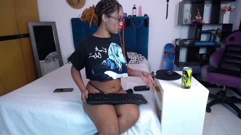 Snapshot of diabla_sexyboobs chatting on January 28, 12:15 am D I A B L A online show from January 28, 12:15 am