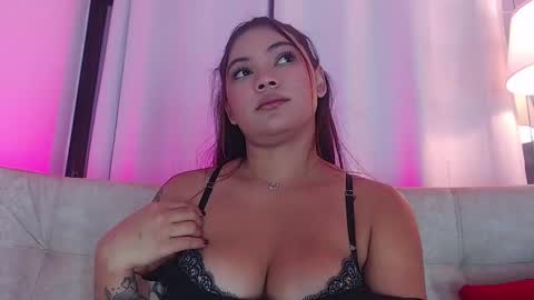 Snapshot of diamond_canela chatting on February 26, 7:42 am diamond_canela online show from February 26, 7:42 am