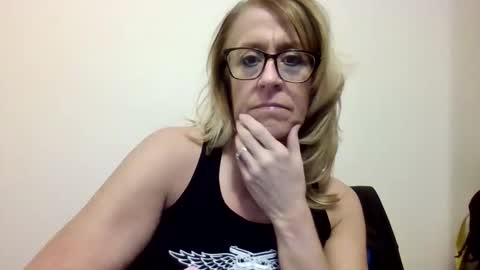 Snapshot of diamondafterdark chatting on March 27, 1:22 am diamondafterdark online show from March 27, 1:22 am