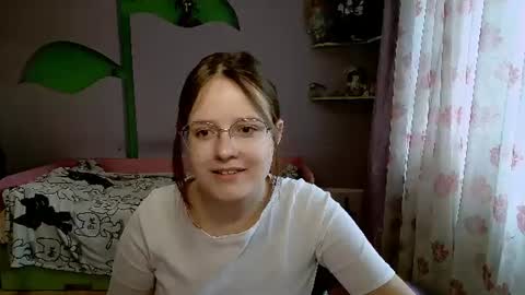 Snapshot of diamondfoxie chatting on June 15, 12:51 pm Jessica online show from June 15, 12:51 pm