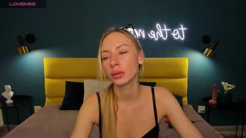 Snapshot of diana_garrett chatting on October 11, 1:38 am Diana  online show from October 11, 1:38 am