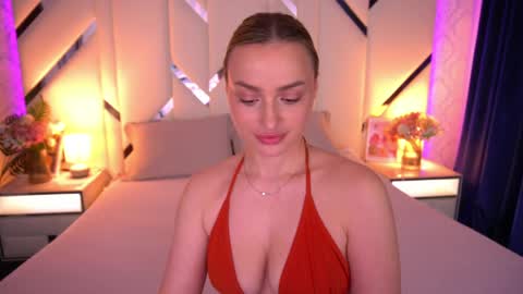 diana_nova online show from May 7, 2:00 pm