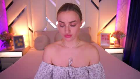 diana_nova online show from May 13, 1:30 pm