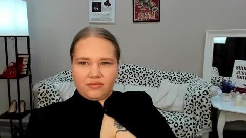 Snapshot of dianakristol chatting on May 9, 7:19 pm Diana online show from May 9, 7:19 pm