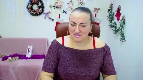 Snapshot of dianamgg chatting on December 18, 6:47 pm Diana online show from December 18, 6:47 pm