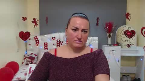 Snapshot of dianamgg chatting on February 5, 8:08 am Diana online show from February 5, 8:08 am