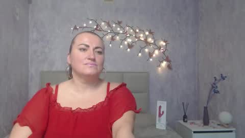 Snapshot of dianamgg chatting on February 17, 7:27 am Diana online show from February 17, 7:27 am