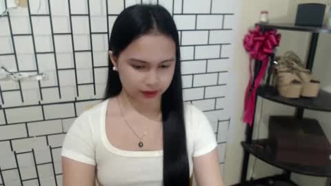 Snapshot of diane_intownx chatting on February 8, 8:52 am Diane online show from February 8, 8:52 am