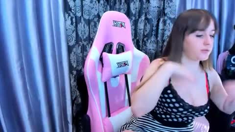 Snapshot of dianna_milton chatting on March 4, 5:57 am Dianna online show from March 4, 5:57 am