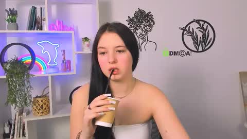 Snapshot of diara_ti chatting on February 27, 1:44 pm diara ti online show from February 27, 1:44 pm