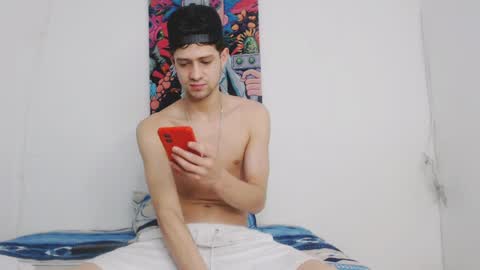 dick_boy_18 online show from May 14, 2:35 pm